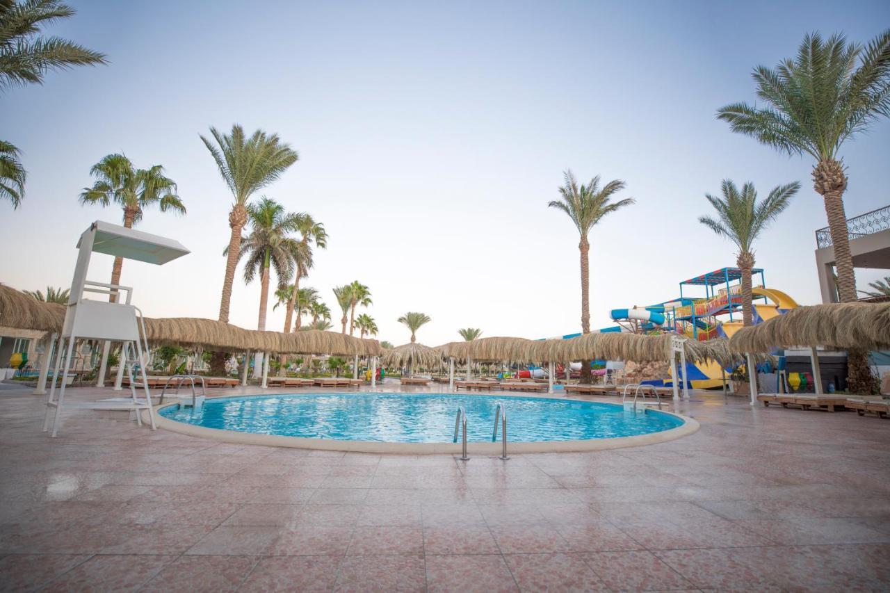 Swim Up Room- Adults Only