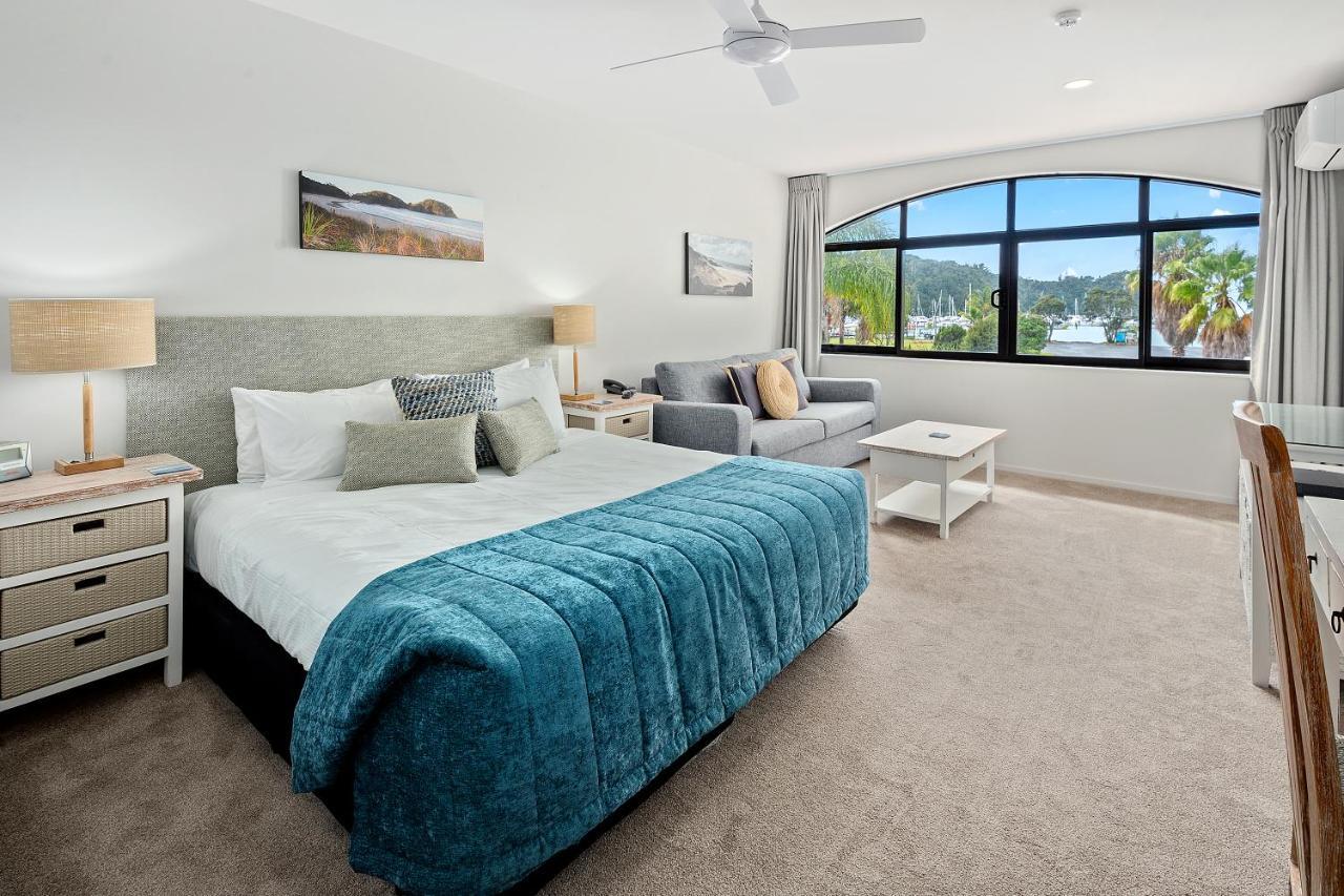 Deluxe King Room Marina View