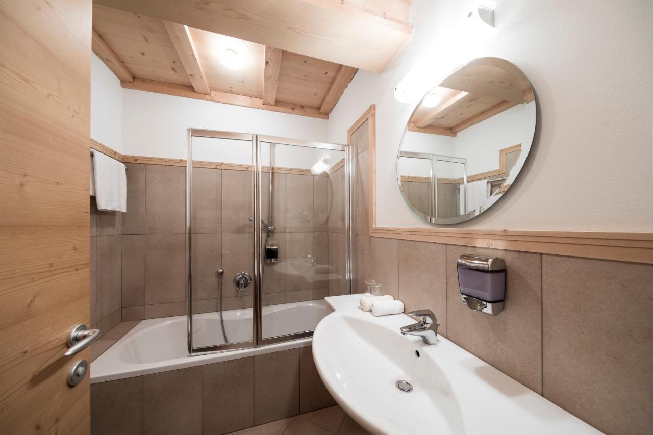Double Room with Balcony and Mountain View,1540393801:JPEG