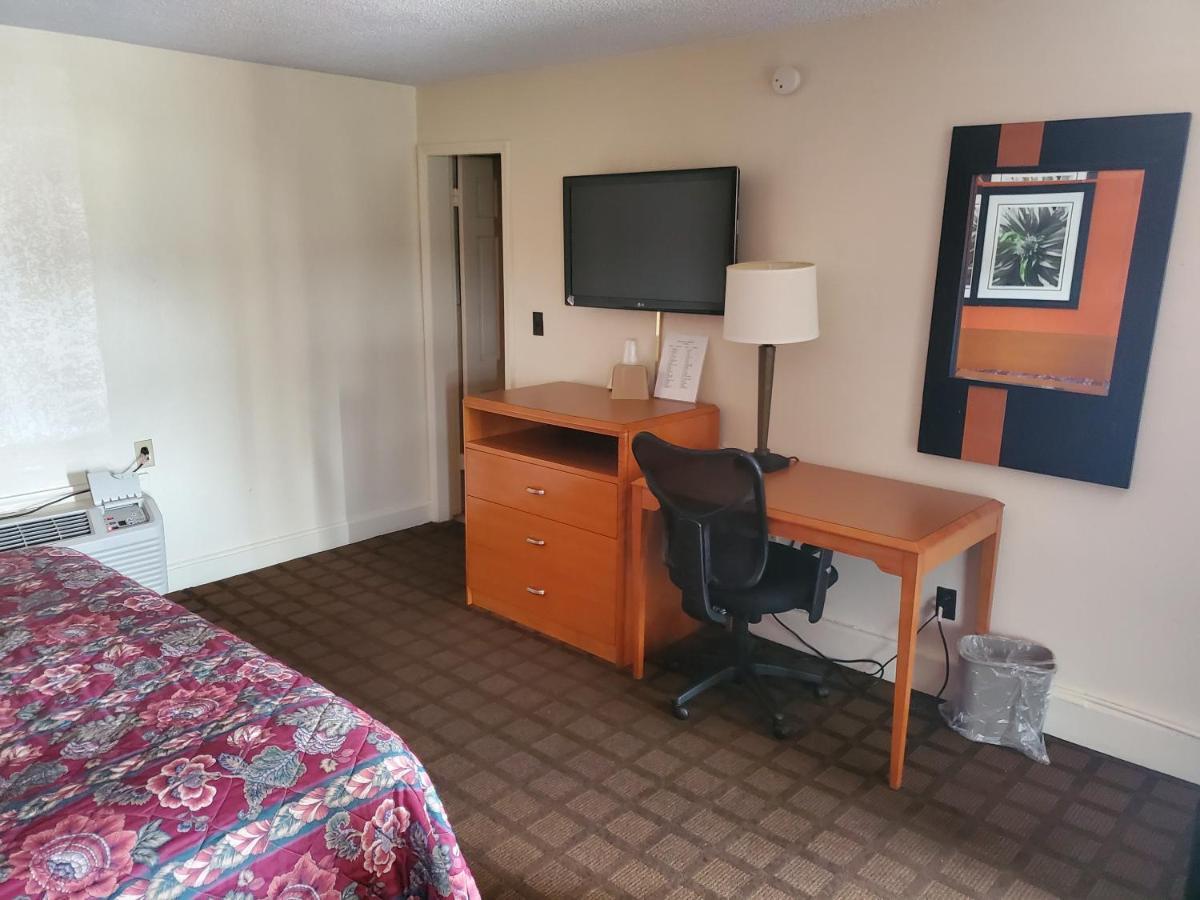 Standard King Room - Non-Smoking