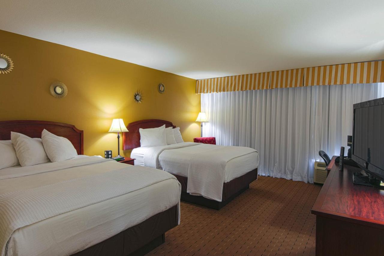 Queen Room with Two Queen Beds - Non-Smoking