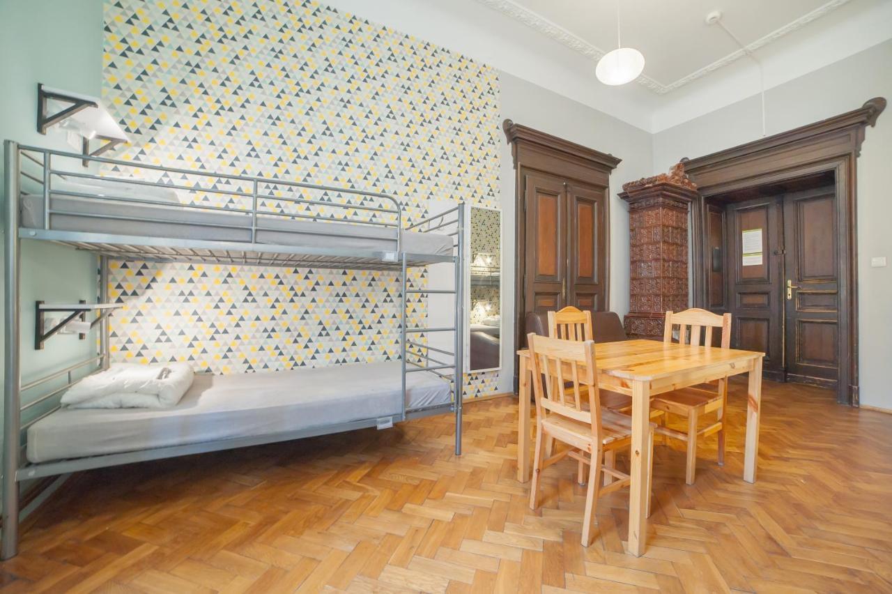 Bed 6-Bed Dormitory Room,974060770:JPEG