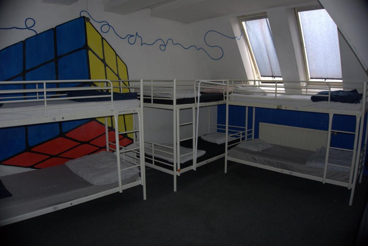 Bed in een Gemengde Slaapzaal met 10 Bedden