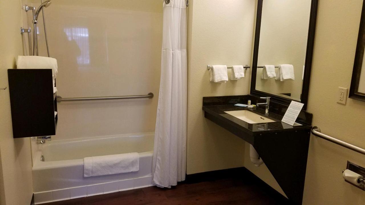Two-Bedroom Suite with Mobility Accessible Tub - Hearing Access,1090382829:JPEG