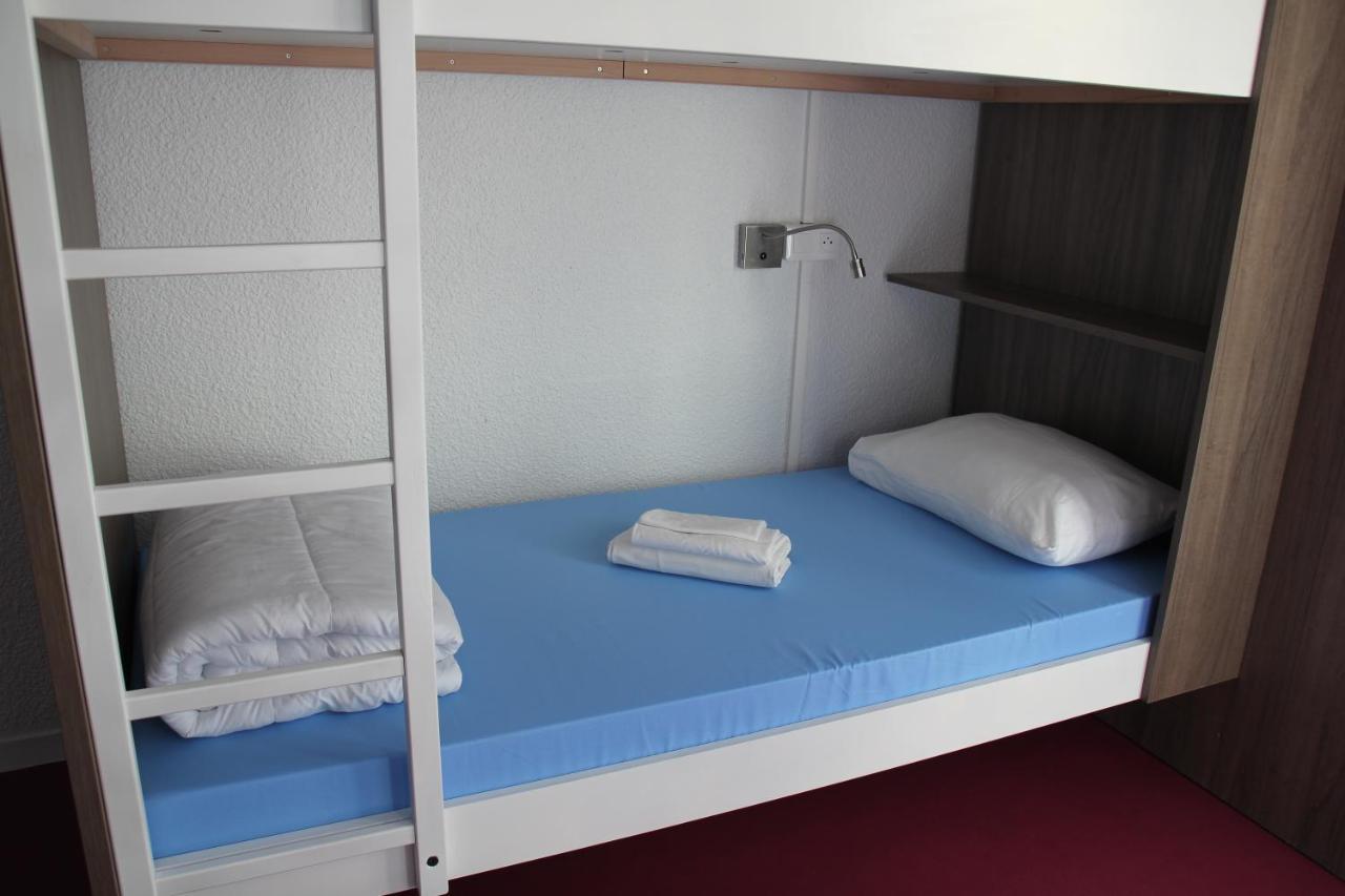 Lit Simple dans Dortoir pour Femmes