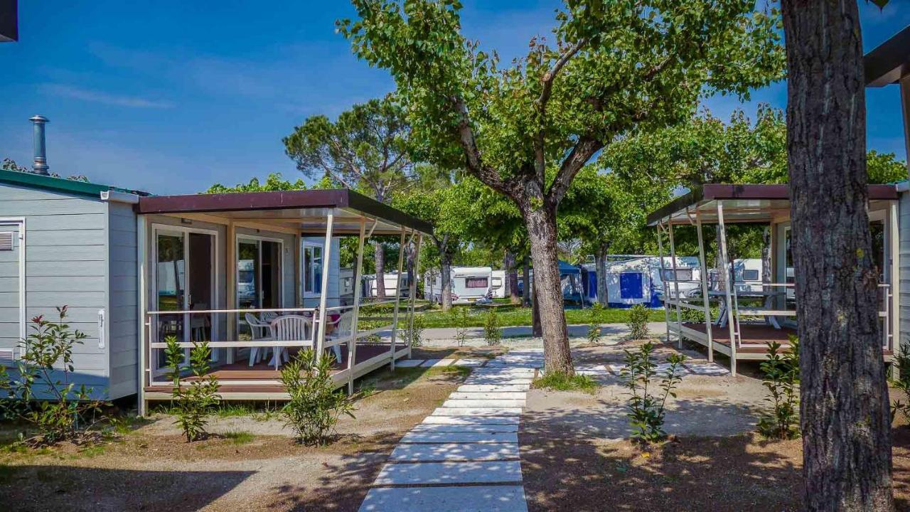 Mobile Home (5 Adults),977346259:JPEG