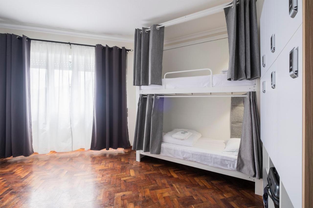 Cama em Dormitório Feminino com 6 Camas