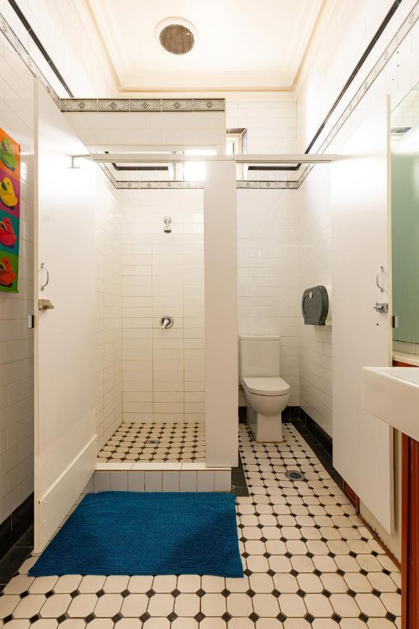 Bed in 4-Bed Mixed Dormitory Room with Shared Bathroom (age 18-36 years)
