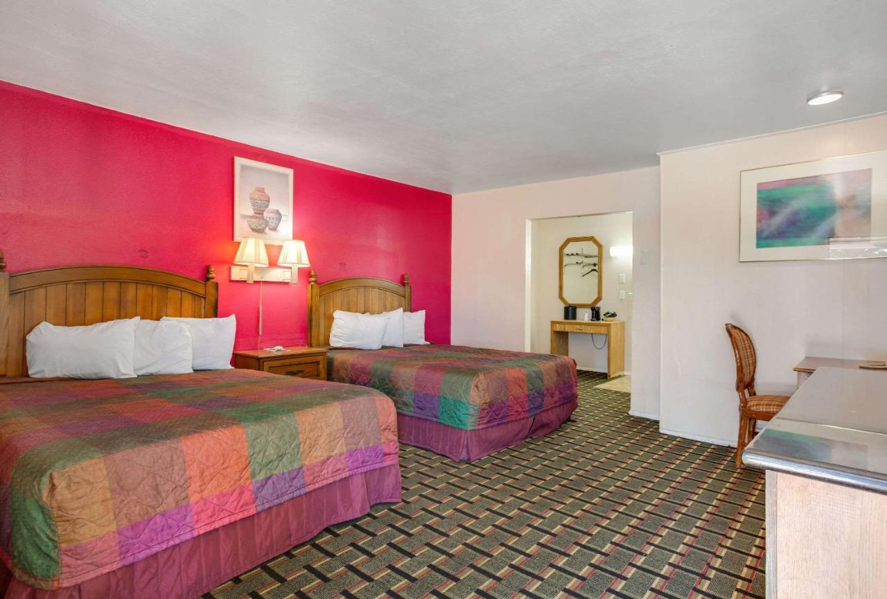 Queen Room with Two Queen Beds - Non-Smoking