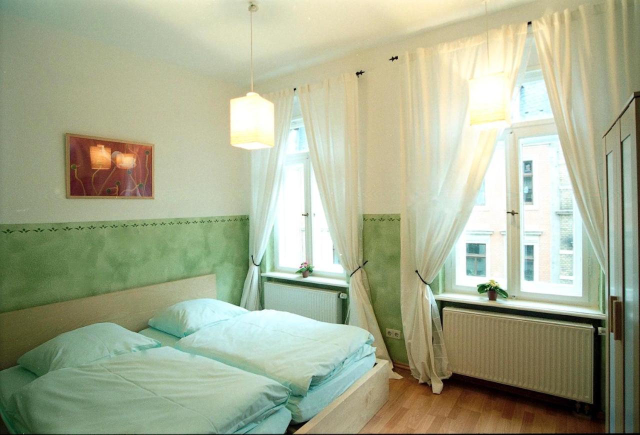 Three-Bedroom Apartment High Floor