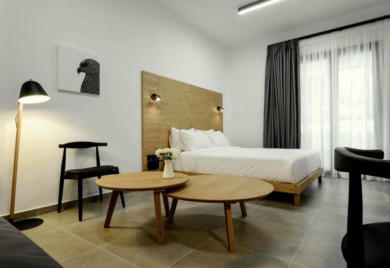 Superior Triple White Tower View,995902600:JPEG