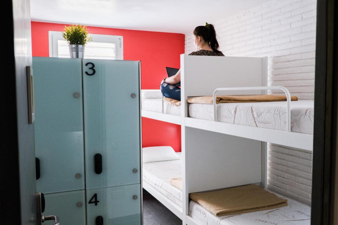 Bed 8-Bed Mixed Dormitory Room