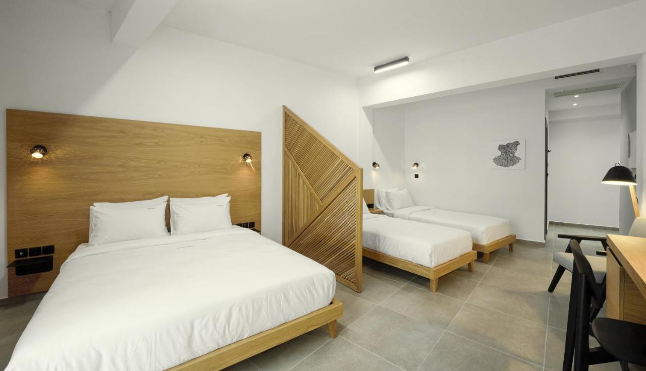 Family Room White Tower View,998509863:JPEG