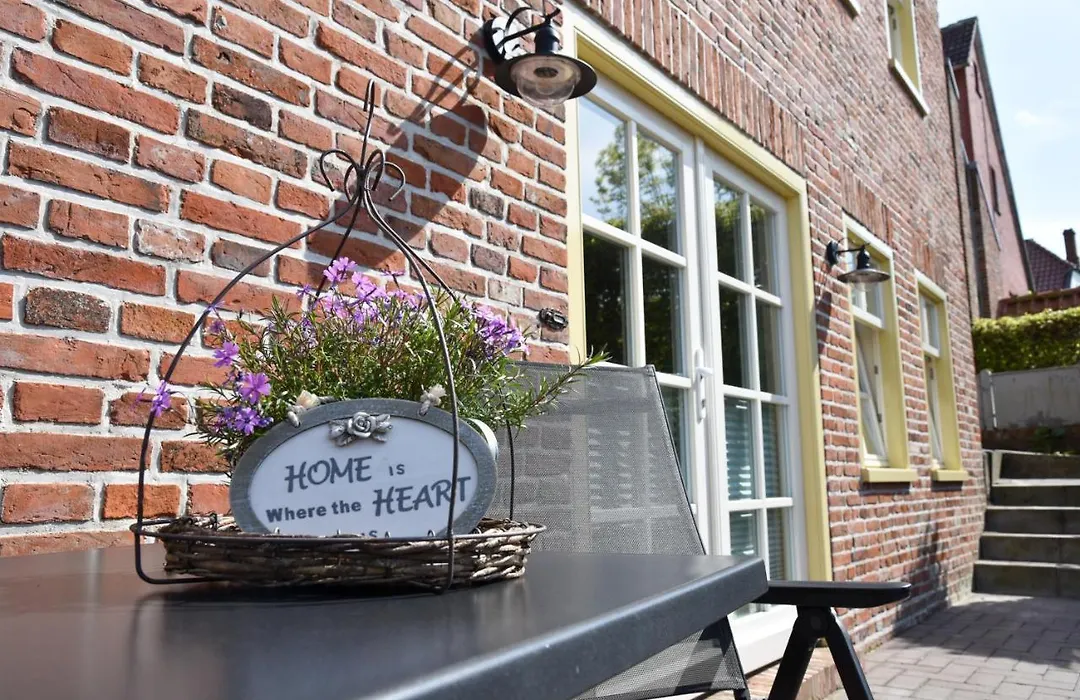 Hafenblick Greetsiel-1