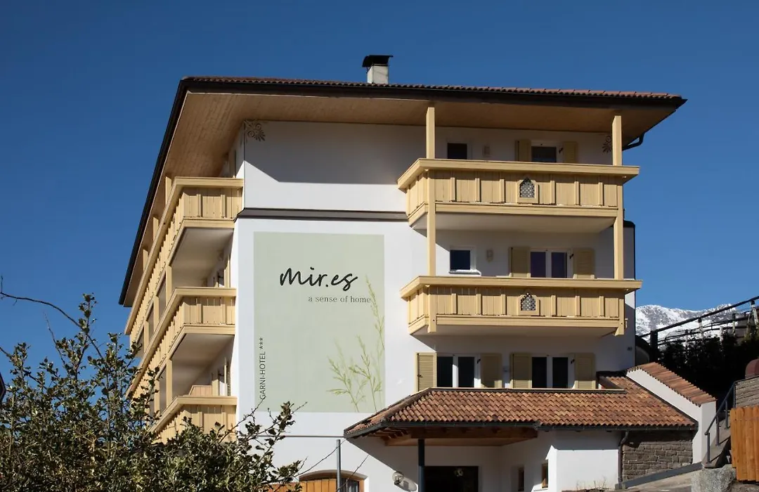 Garni-Hotel Mir.Es-1