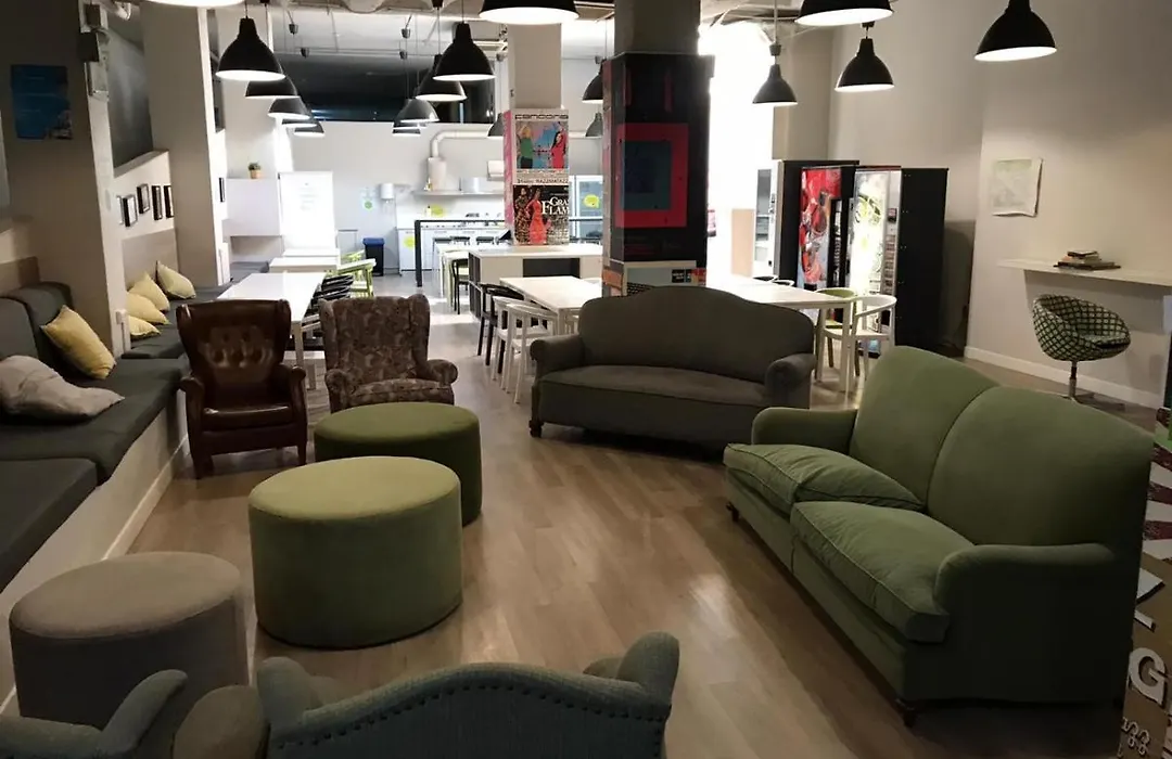 Hola Hostal Eixample-1