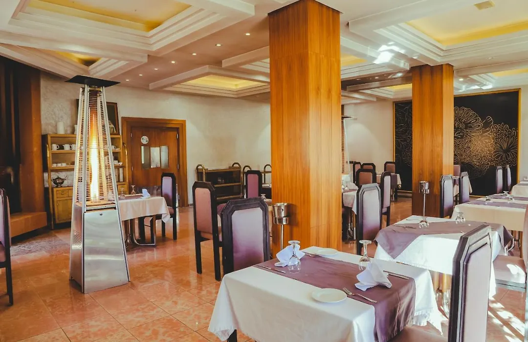Hotel Perce Neige-1