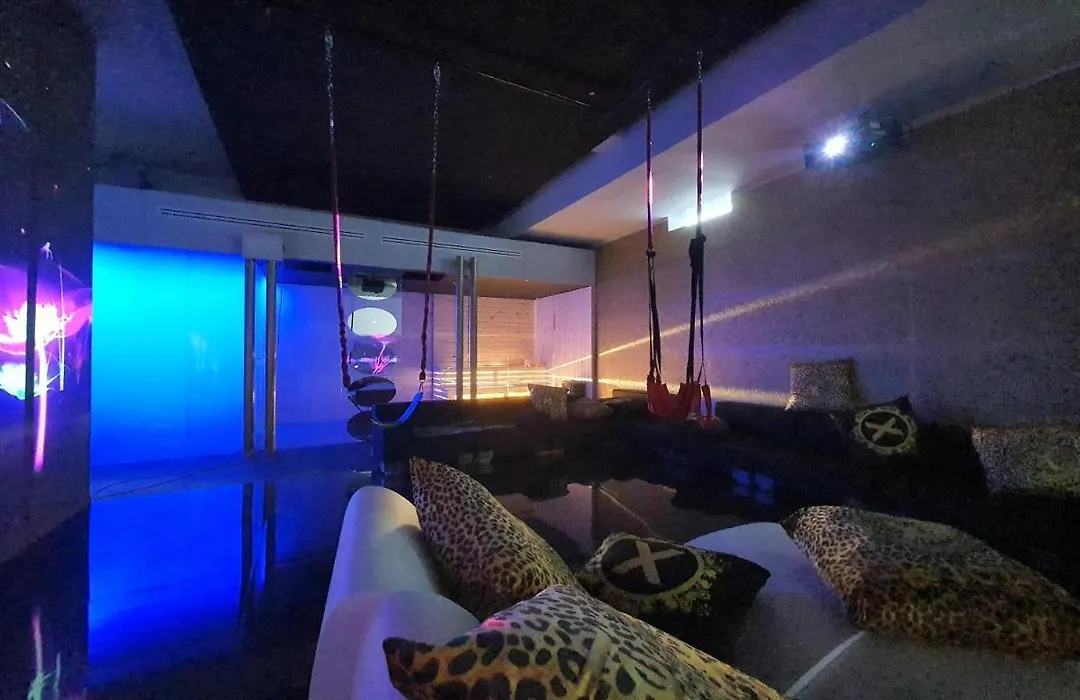 X Hotel-1