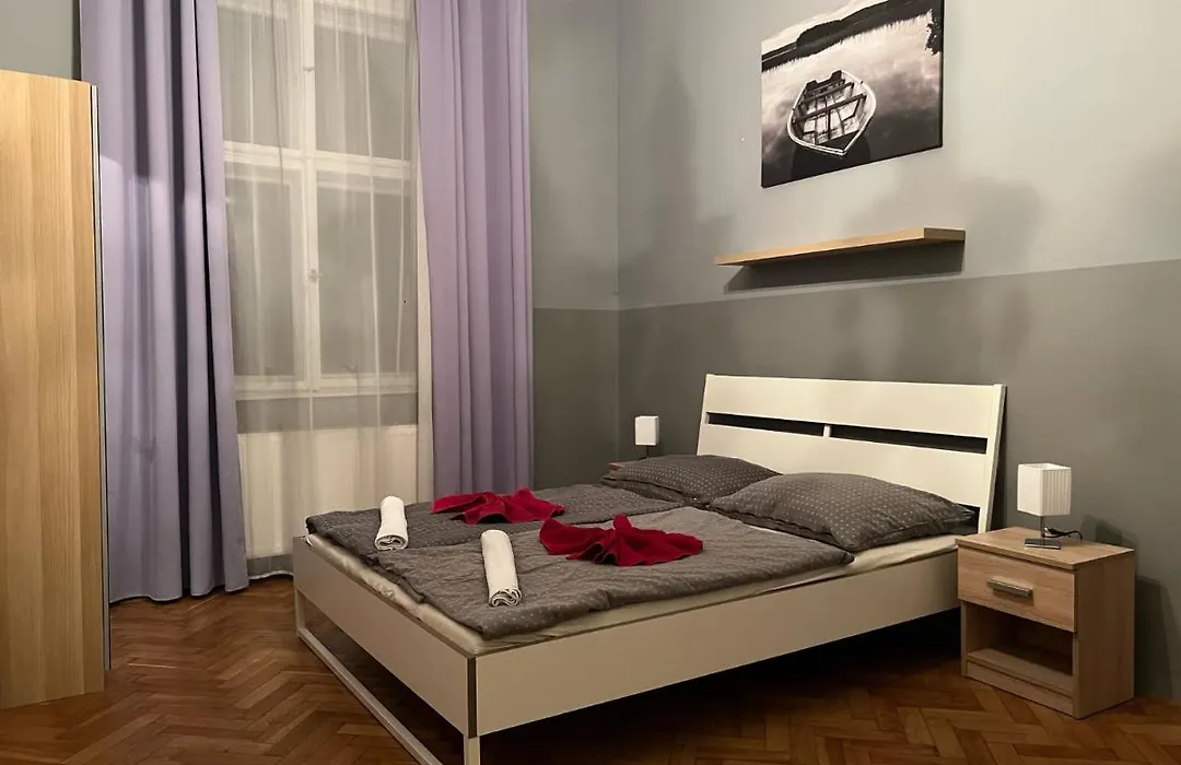 GLOBE Hostel Prague ADULTS ONLY-1
