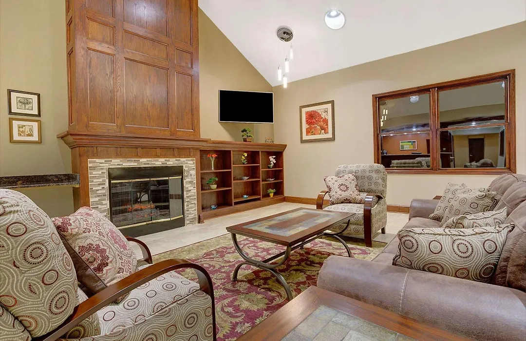 Travelodge By Wyndham Iowa City-1