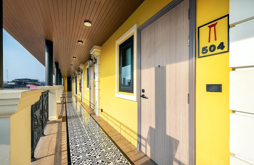 Phra Nakhon Poshtel-1