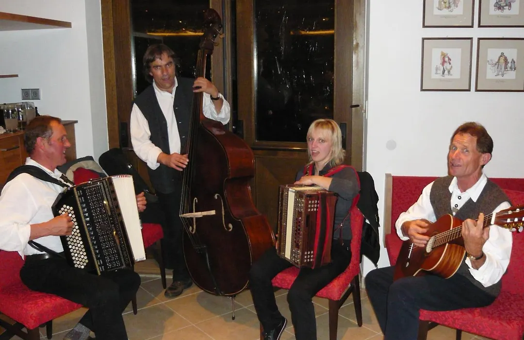 Hotel Zum Tiroler Adler-1