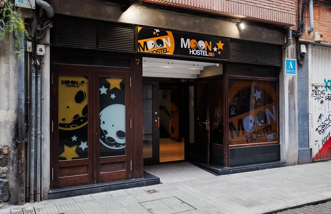 Moon Hostel Bio-1