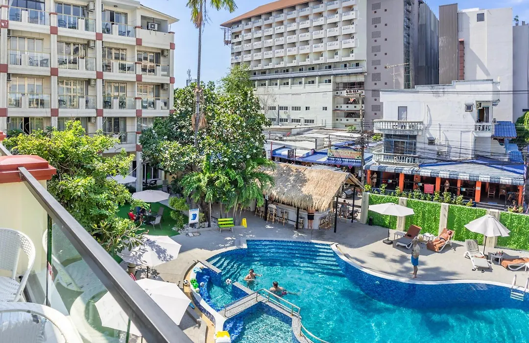 Mermaid Beach Resort - 100M To Beach, Saltwater Pool & Beergarden-1