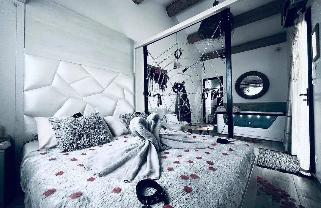 Villa Cocoon - Love Room Cocooning & 50 Nuances-1