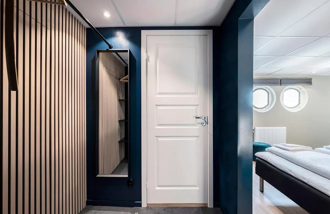 Maelardrottningen Yacht Hotel-1