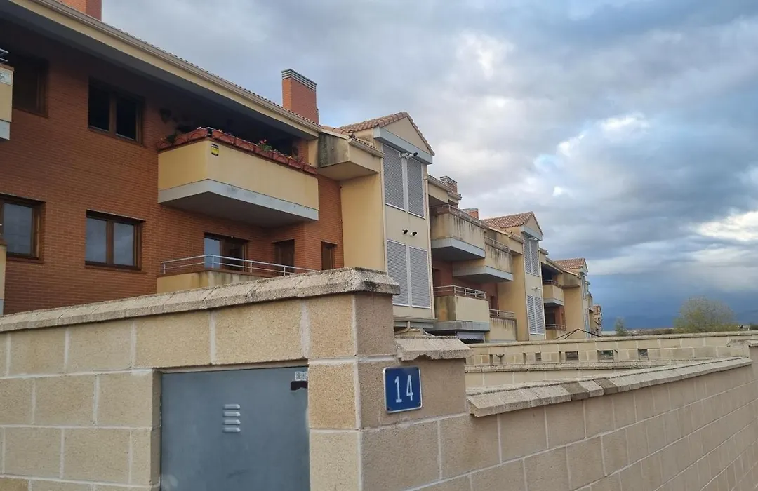Las Casitas de Bernuy VUT-1