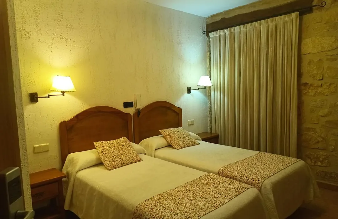hostal Decerca Prádena-1