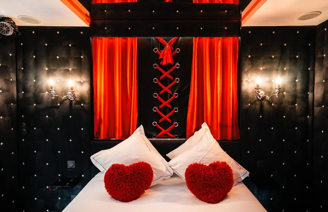 Le Cabaret Vip SPA-1