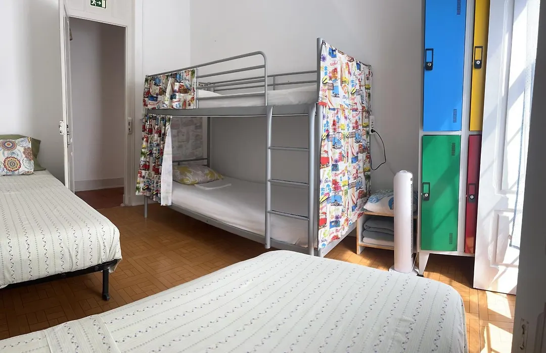 Peniche Hostel-1