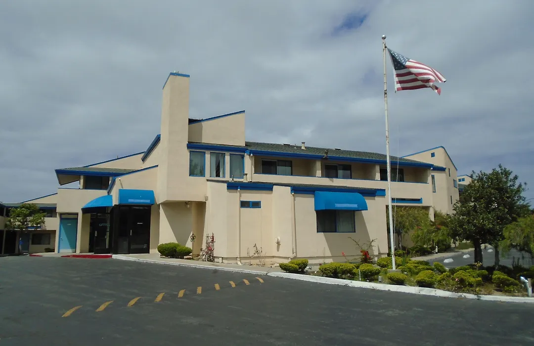 Bay Breeze Inn-1
