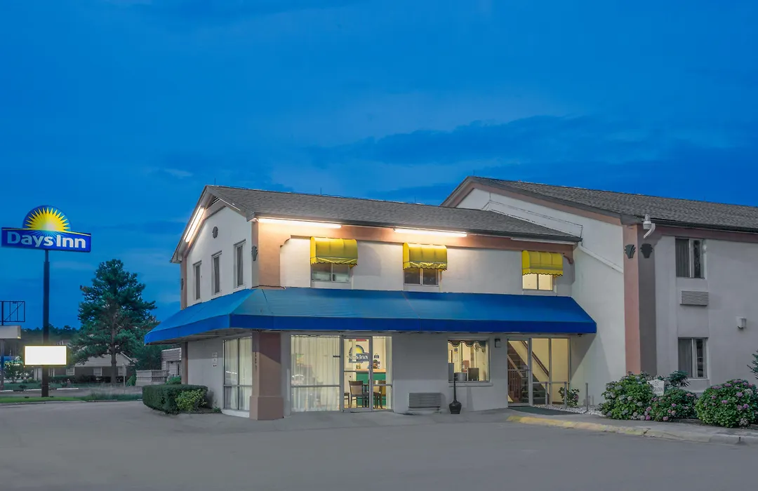 Econo Lodge Cherry Point-1