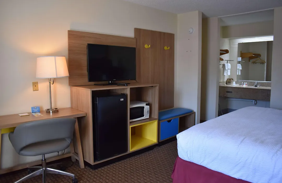 Days Inn By Wyndham Reidsville-1