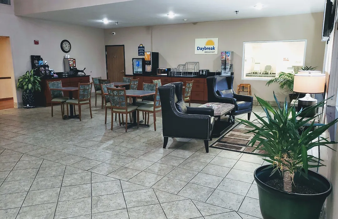 Days Inn & Suites By Wyndham Morris I-80-1