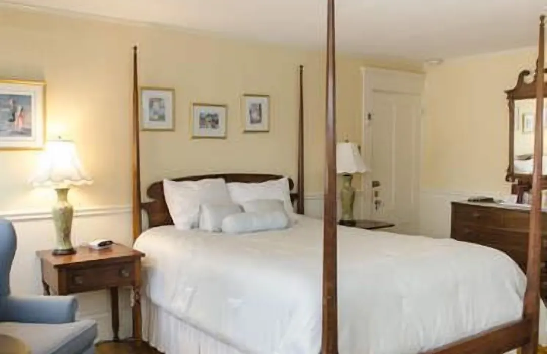 Ashley Inn-1