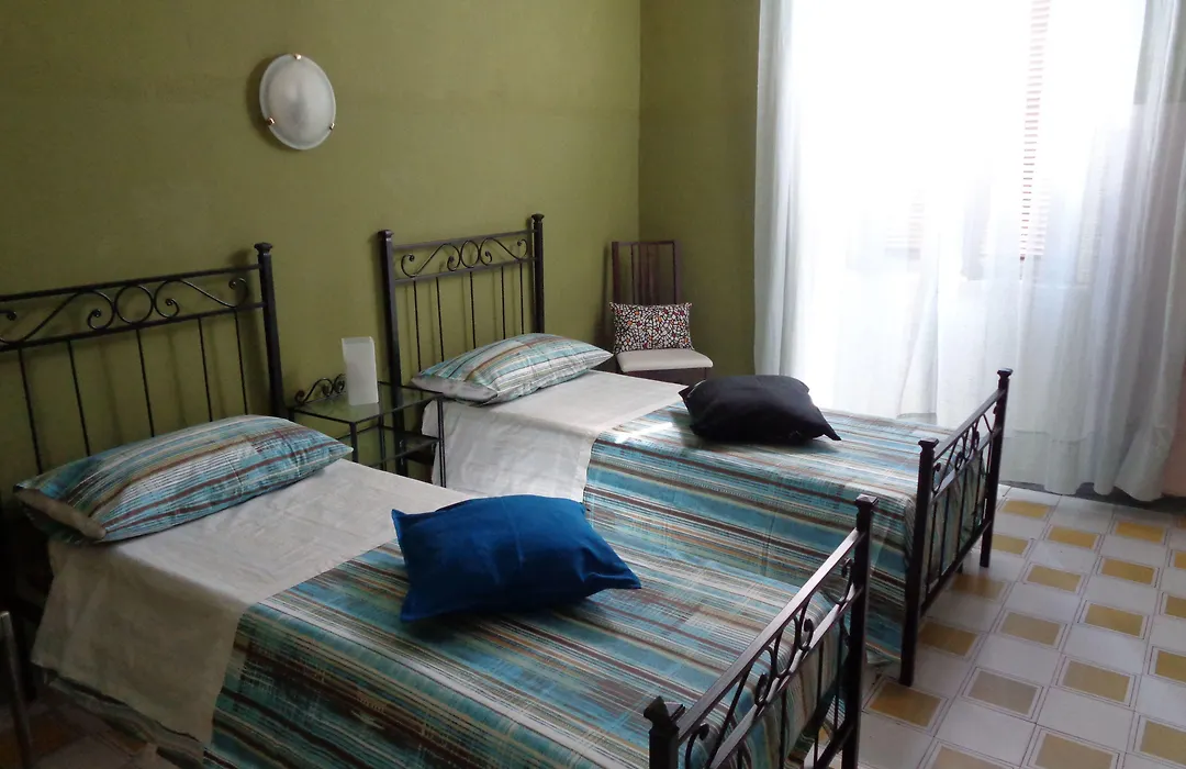 Hotel Giamaica For Girls & Ladies Only-1