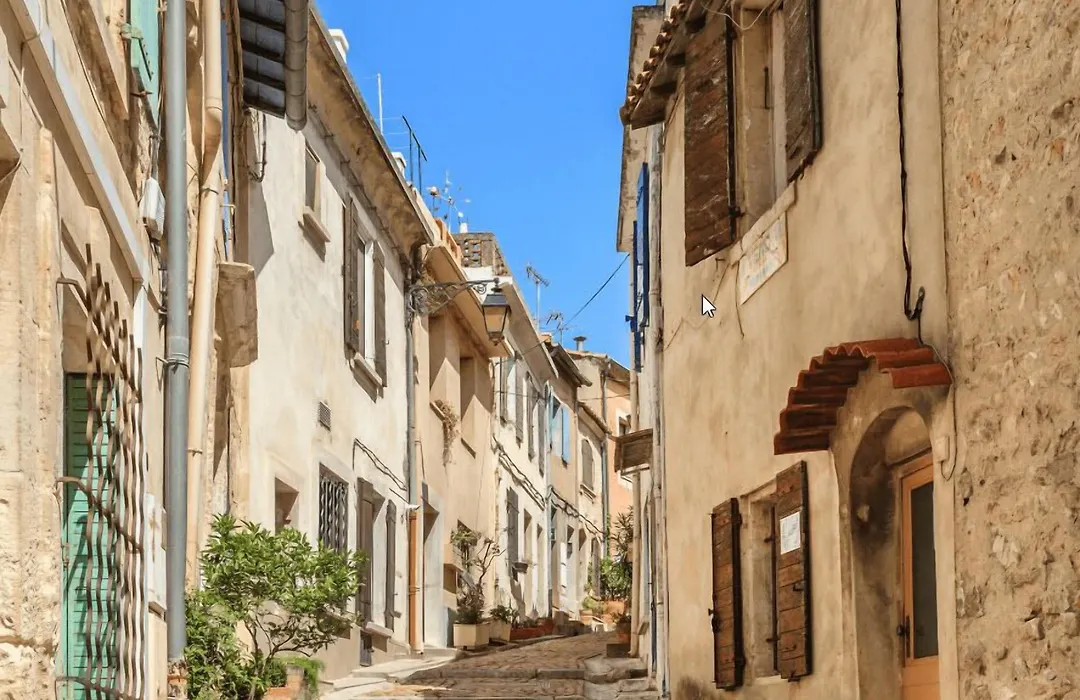 Auberge de Jeunesse HI Arles-1