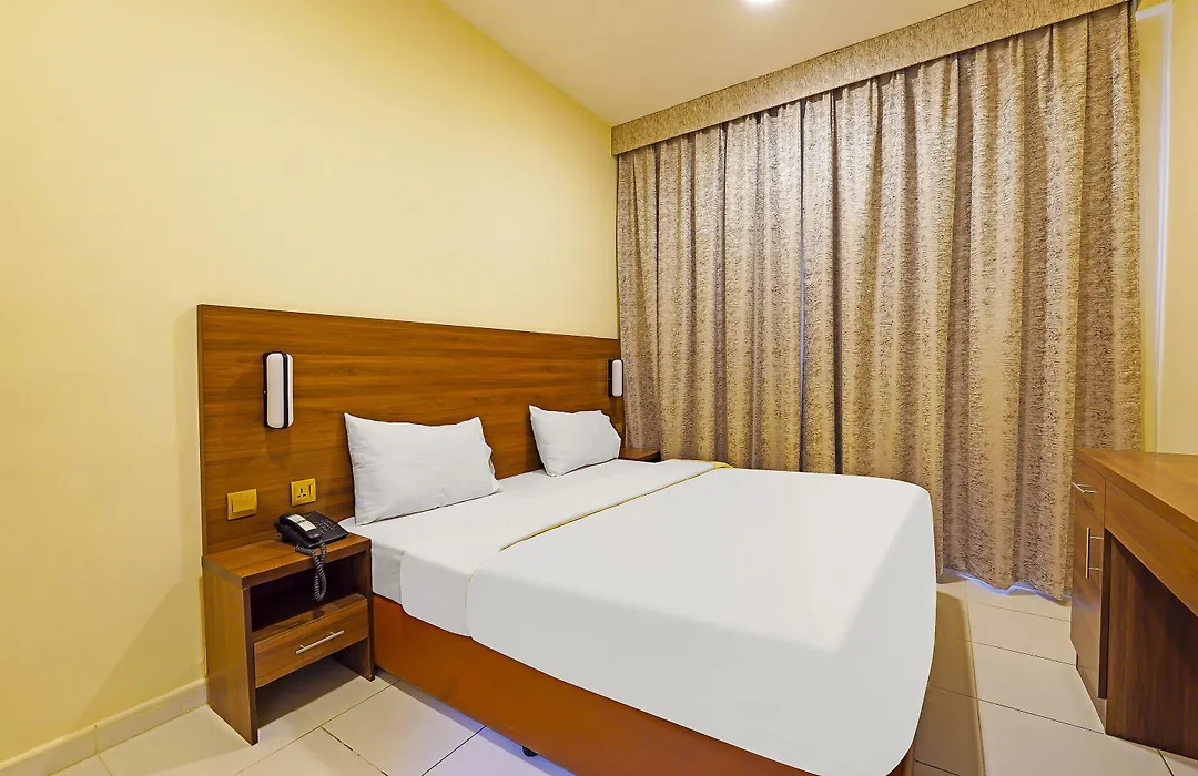 Oyo 925 Emirates Hotel-1