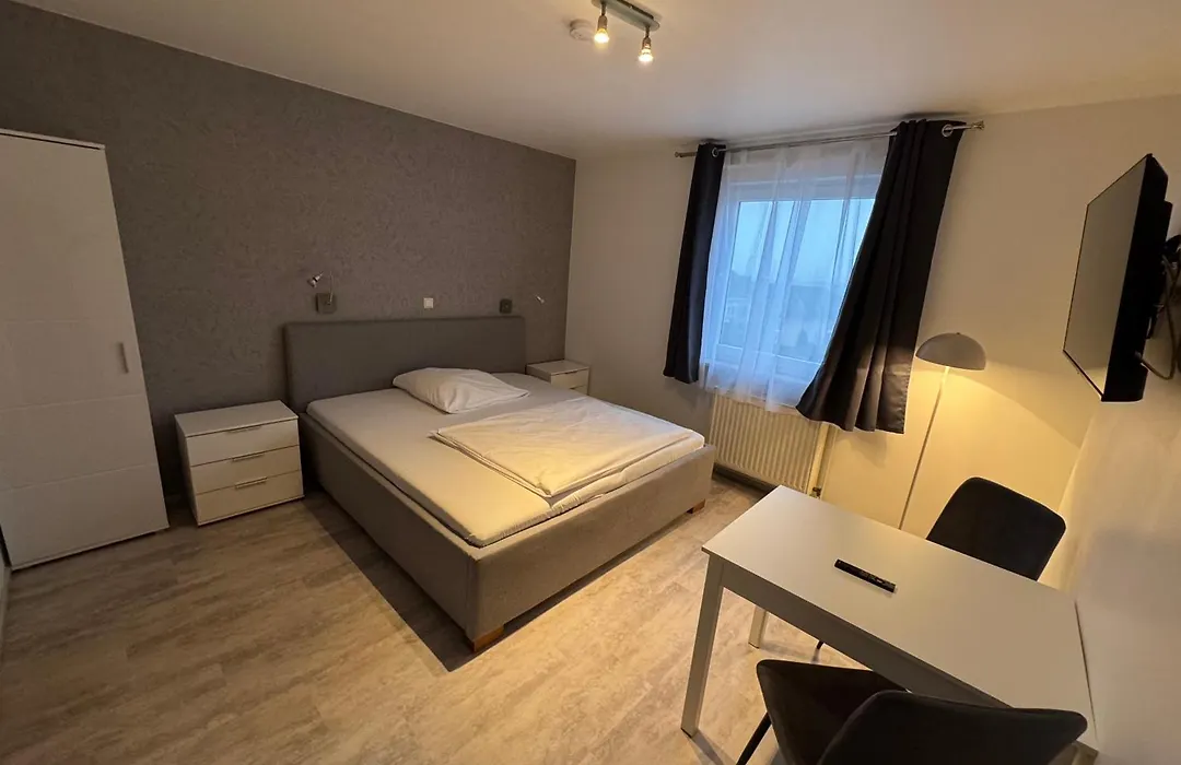 Hotel Zum Weinberg-1