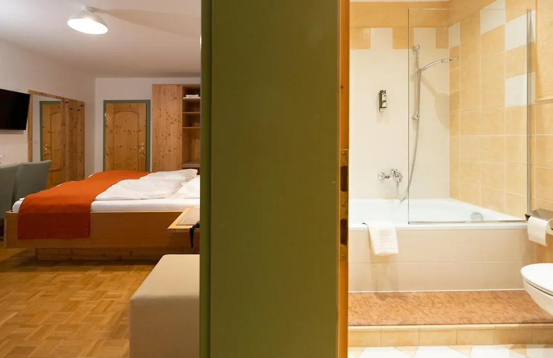 Santner, Hotel-1