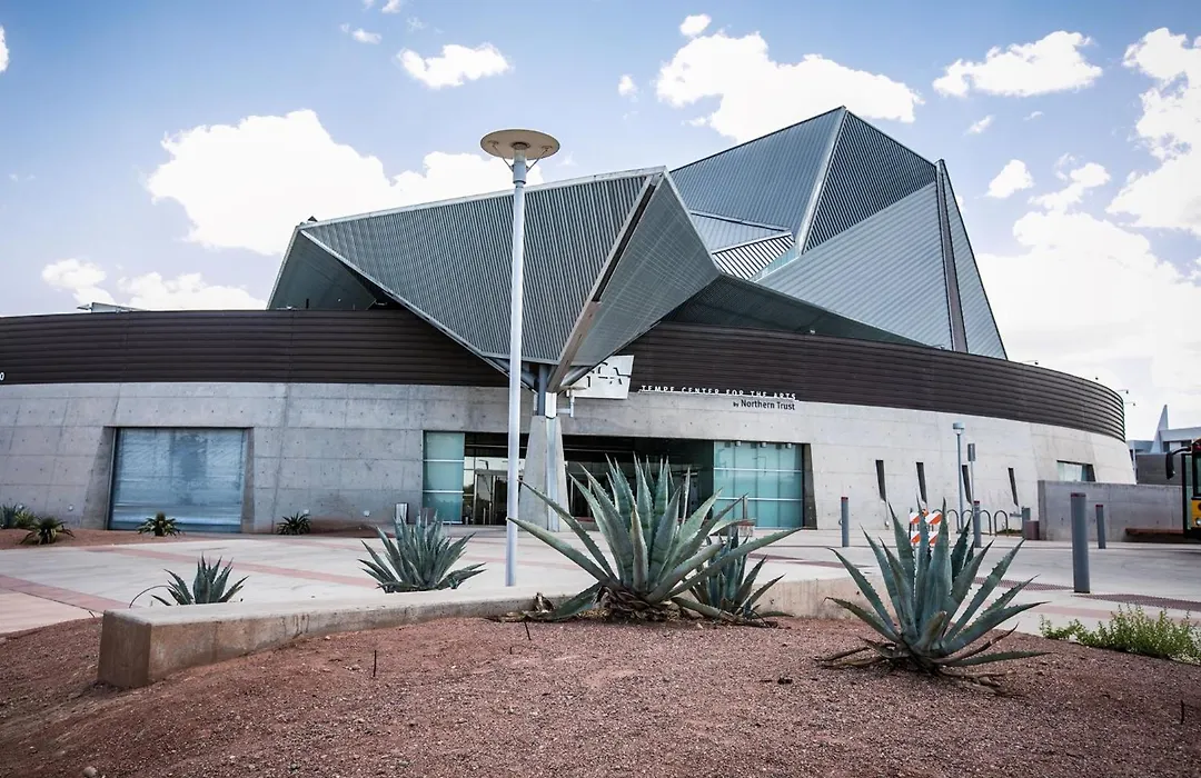 Holiday Inn & Suites Phoenix Airport By Ihg-1