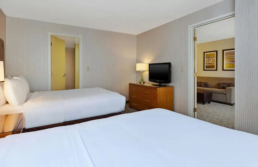 Hotel Auburn Hills-1