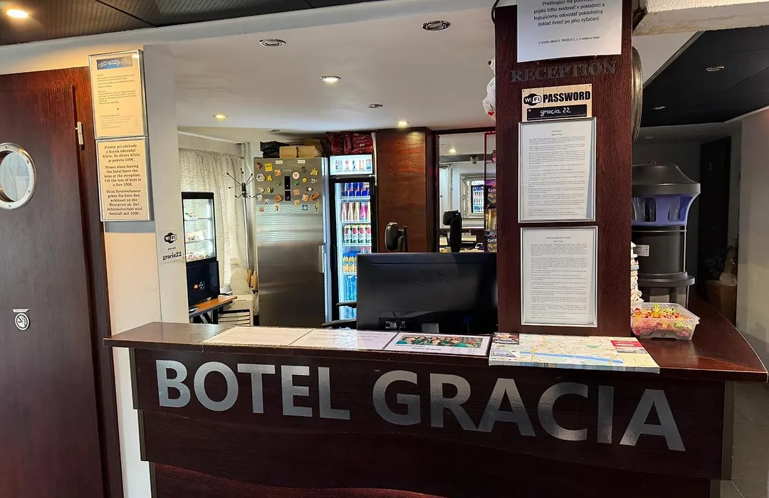 Botel Gracia-1