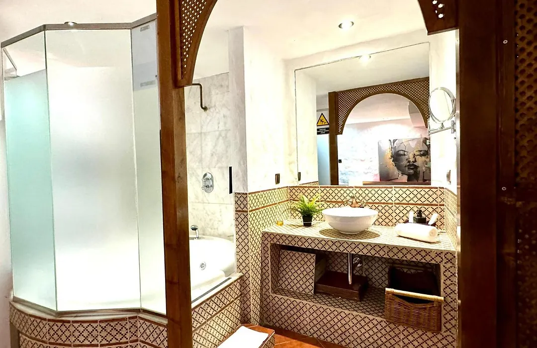 Seasonal Living With Jacuzzi-1