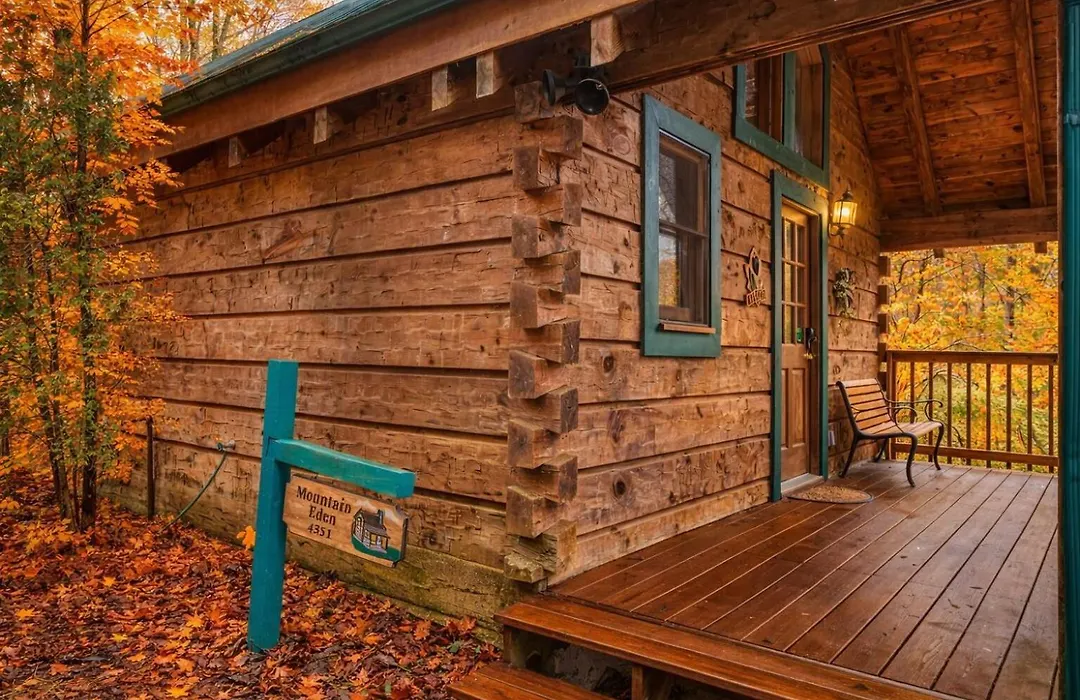 Mountain Eden, Hot Tub, Resort Pool, Wifi, Free Tickets Each Paid Day!!!-1
