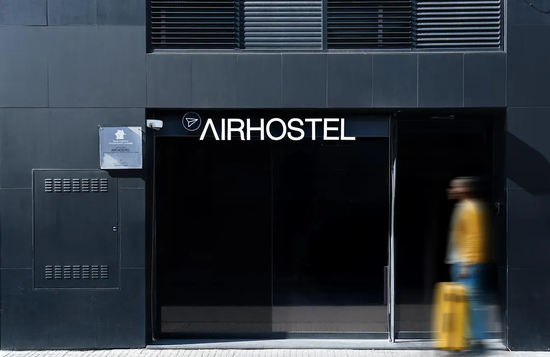 Airhostel Barcelona Airport 24h-1